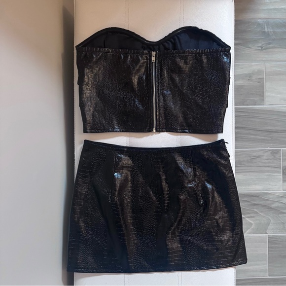 PrettyLittleThing black belt detail croc faux leather top and mini skirt set - Picture 5 of 9
